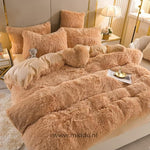 parure de lit polaire fluffy orange brun 5 pièces avec coussin cœur offert, lit fait avec ourson gris