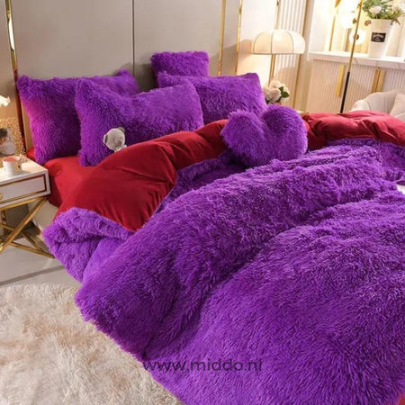 parure de lit polaire fluffy violette 5 pièces avec coussin cœur offert, lit fait avec petit ourson gris