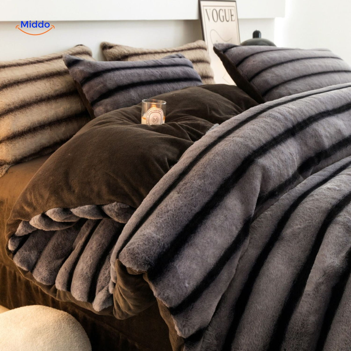 parure de lit en peluche grise avec rayures pour une chambre au style contemporain