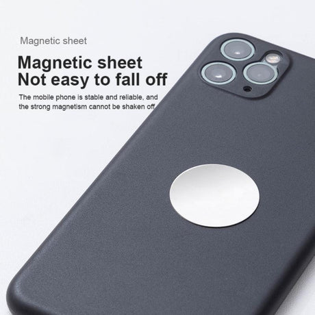 plaquette magnétique adhésive collée au dos d'un smartphone pour la fixation sur le laptop