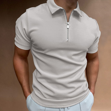 homme en polo avec fermeture éclair gris pour un confort ultime et un style décontracté