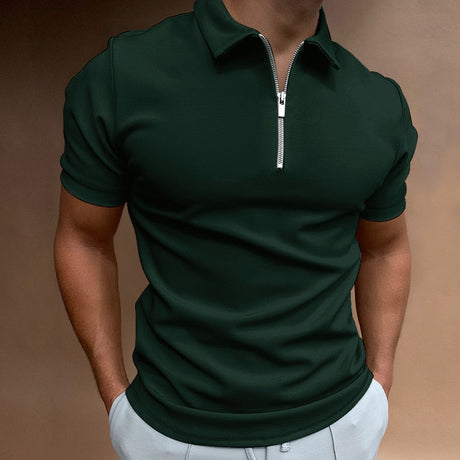 homme en polo zippé vert avec fermeture éclair et coupe idéale pour toutes occasions