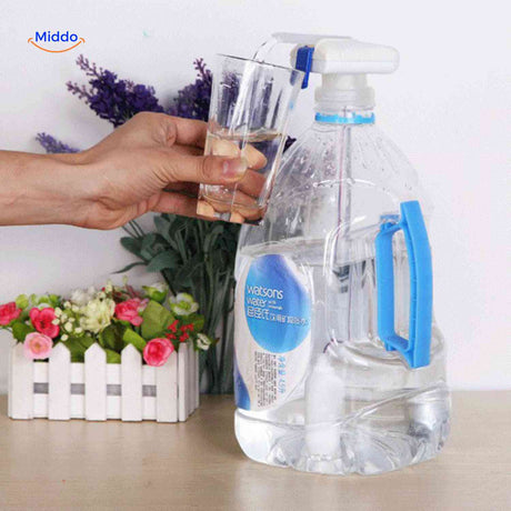 pompe à eau automatique s'adaptant sur bouteille standard pour un service sans contact