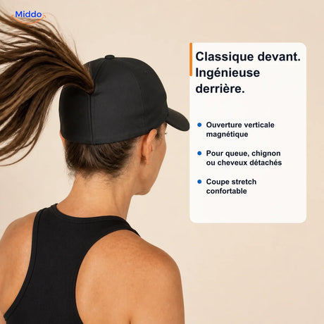 Femme aux cheveux bruns montrant la couture fermée sous la queue d’une Ponylite noire