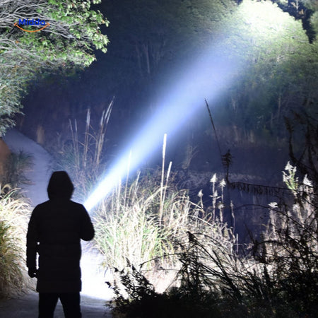 PowerBeam Lampe de recherche pour aventures nocturnes en plein air www.middo.nl
