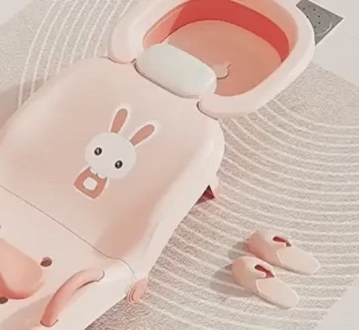 siège de bain bébé avec motif lapin et chaussons décoratifs, design adorable pour les tout-petits