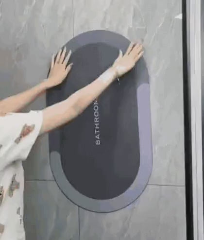 tapis de bain enroulé pour démontrer son séchage rapide et sa compacité