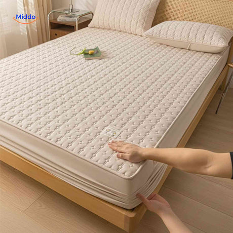 protège-matelas imperméable avec couche hydrofuge protégeant le matelas contre les liquides