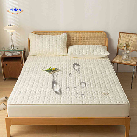 protège-matelas imperméable vu de face, protégeant efficacement le matelas contre l'humidité