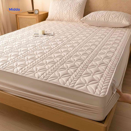 démonstration de l'installation facile du protège-matelas grâce à ses coins extensibles souples