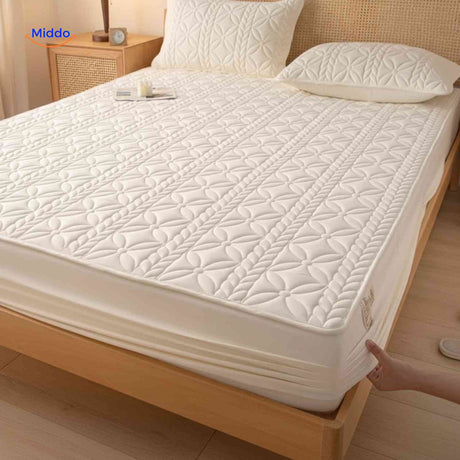 vue d'ensemble du protège-matelas luxe quilté posé sur un lit, aspect soigné et élégant