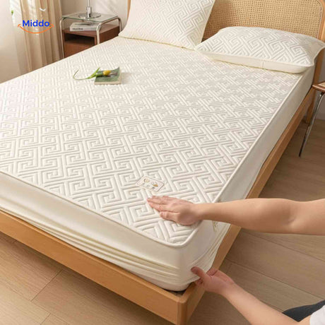 protège-matelas matelassé avec face antidérapante pour un maintien optimal sur le matelas