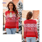 pull de noël rouge orné de flocons de neige et décorations brodées, look festif hivernal