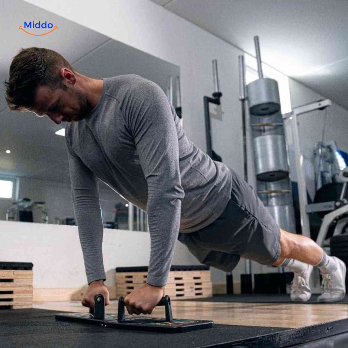 homme réalisant des pompes avec le push-up board et ses poignées ergonomiques