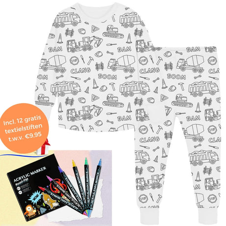 pyjama à colorier motif engins de chantier présenté avec les 12 feutres textiles inclus