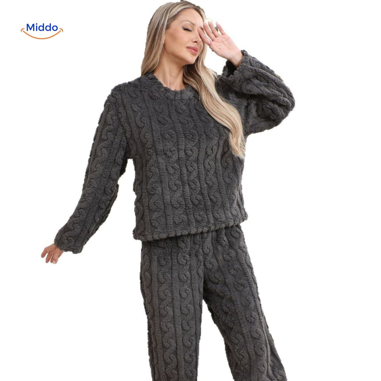 ensemble pyjama polaire bleu porté comme vêtement d'intérieur, doux et confortable