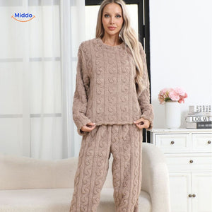 ensemble pyjama polaire rose doux, parfait pour rester au chaud lors des soirées froides