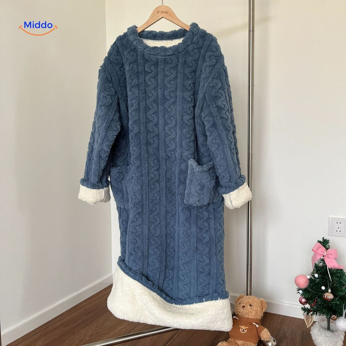 robe plaid bleue avec bordures sherpa chaudes pour un hiver confortable et douillet