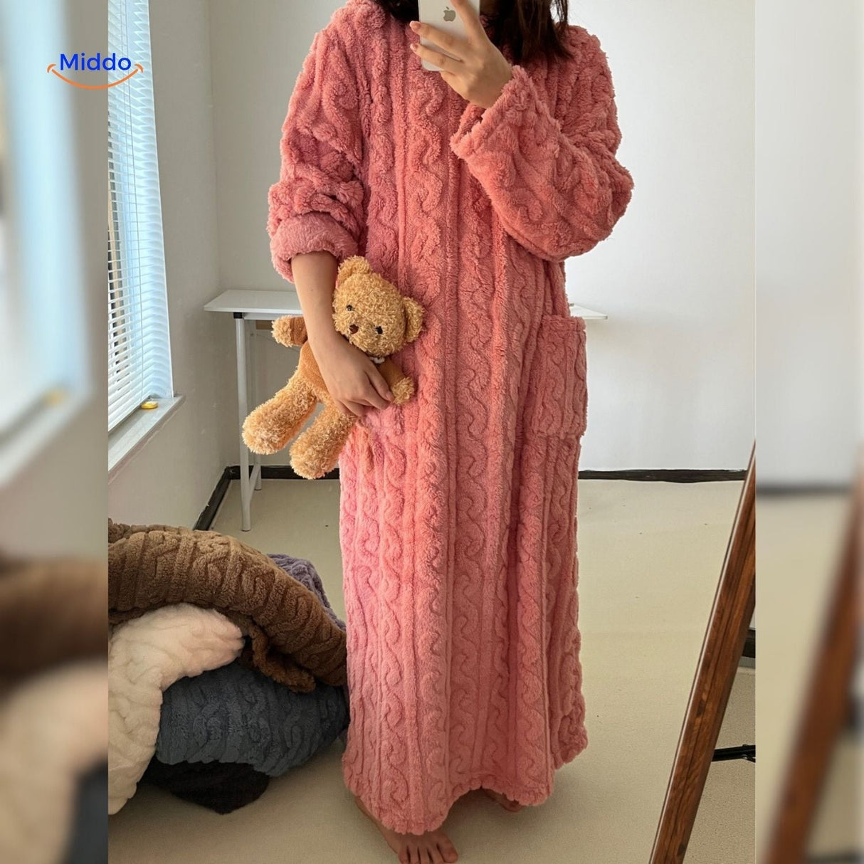 robe plaid rose avec bordures sherpa blanc douces, look cosy et féminin pour la maison