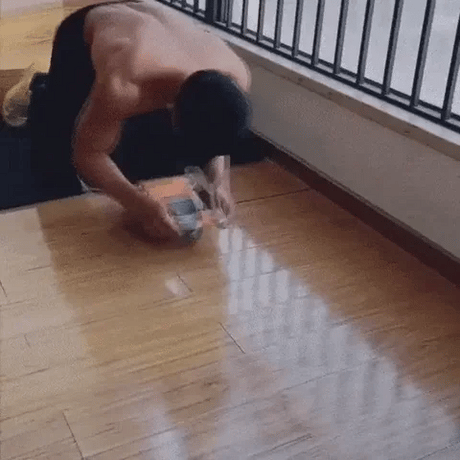 roue abdominale pro en action, démonstration du mouvement d'extension abdominale