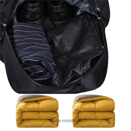 intérieur du sac à dos de voyage 65l avec vêtements et chaussures bien organisés