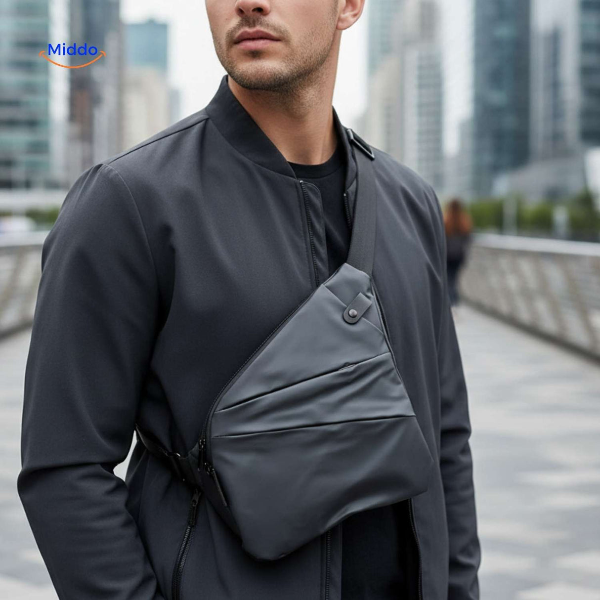 sac bandouliere anthracite unisexe en situation avec une tenue de ville moderne