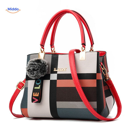sac à main avec pompon et motif fleuri coloré, design printanier