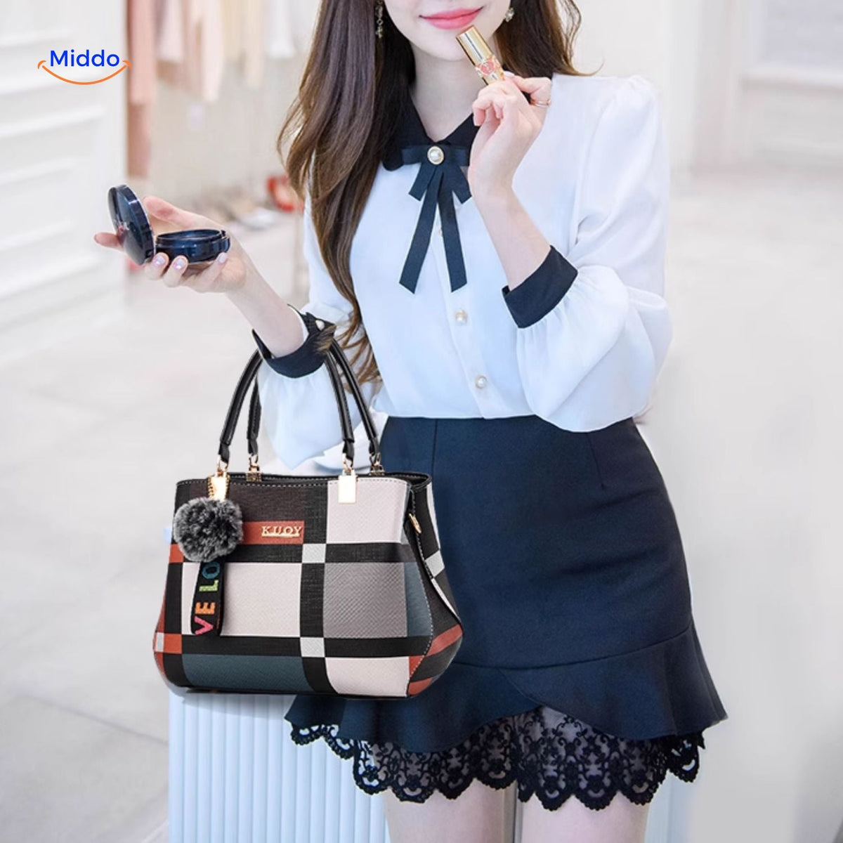 sac cabas porté avec une tenue élégante, look moderne et raffiné