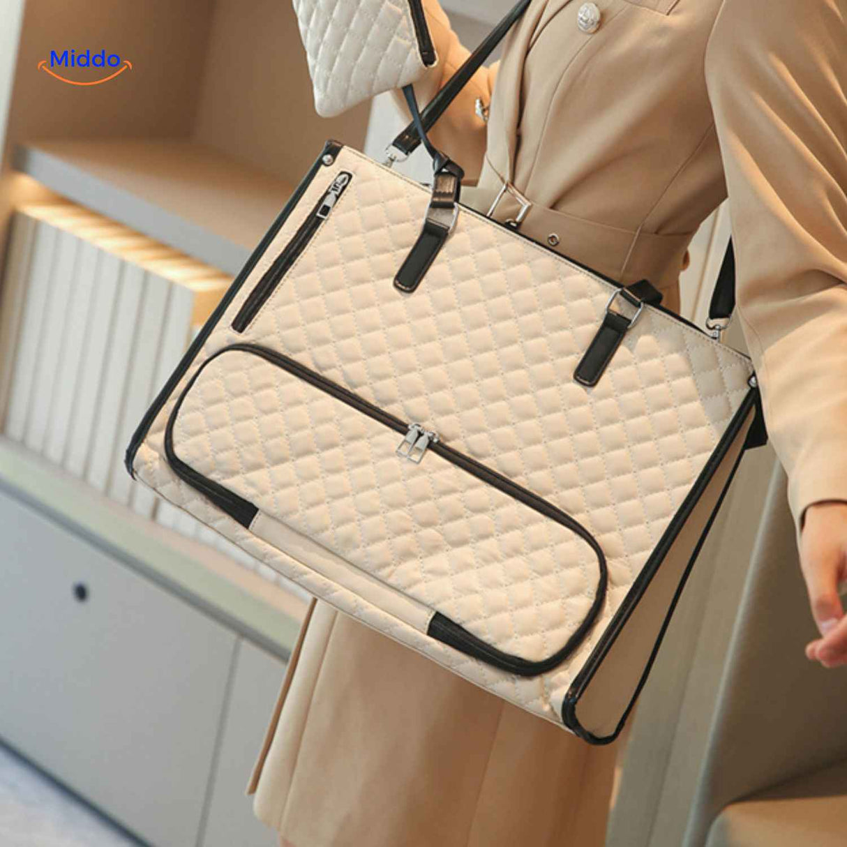 sac à main isotherme beige et noir avec compartiment repas et étui accessoire inclus