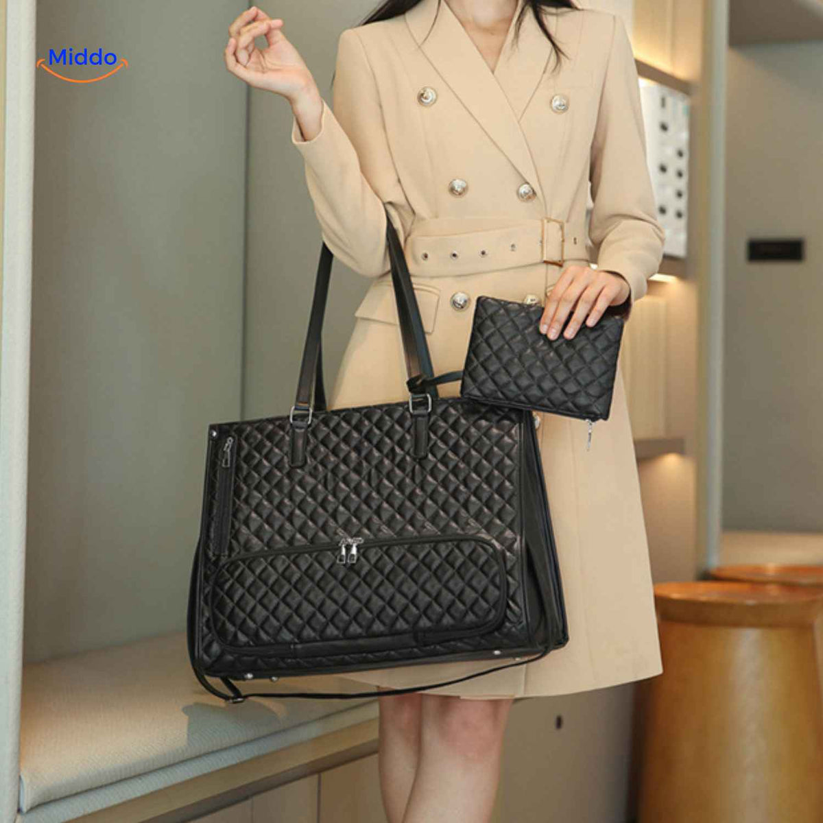 sac isotherme 2-en-1 noir avec étui élégant, idéal comme sac à main pour femme