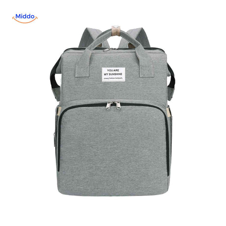 sac à langer gris tendance avec look moderne, indispensable pour les parents branchés
