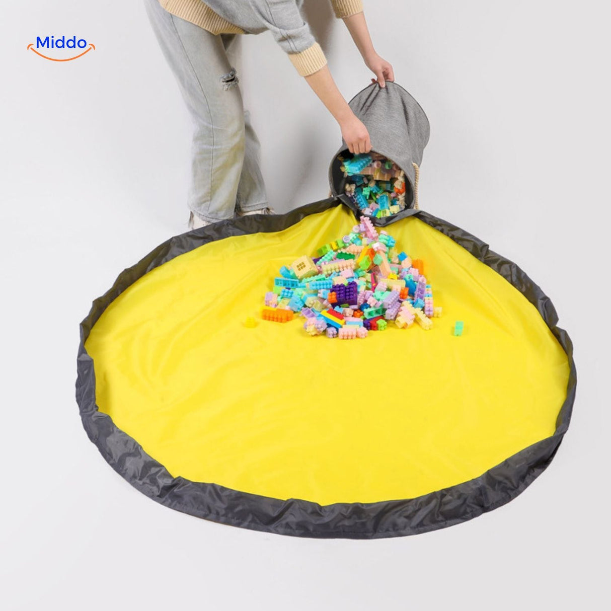 sac de rangement jouets vide et ouvert, prêt à être rempli
