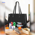 sac repas noir avec boissons et snacks bien organisés dans le compartiment isotherme