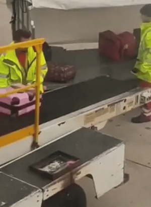 sac sous vide VacuPro en situation à l'aéroport pour faciliter la gestion des bagages