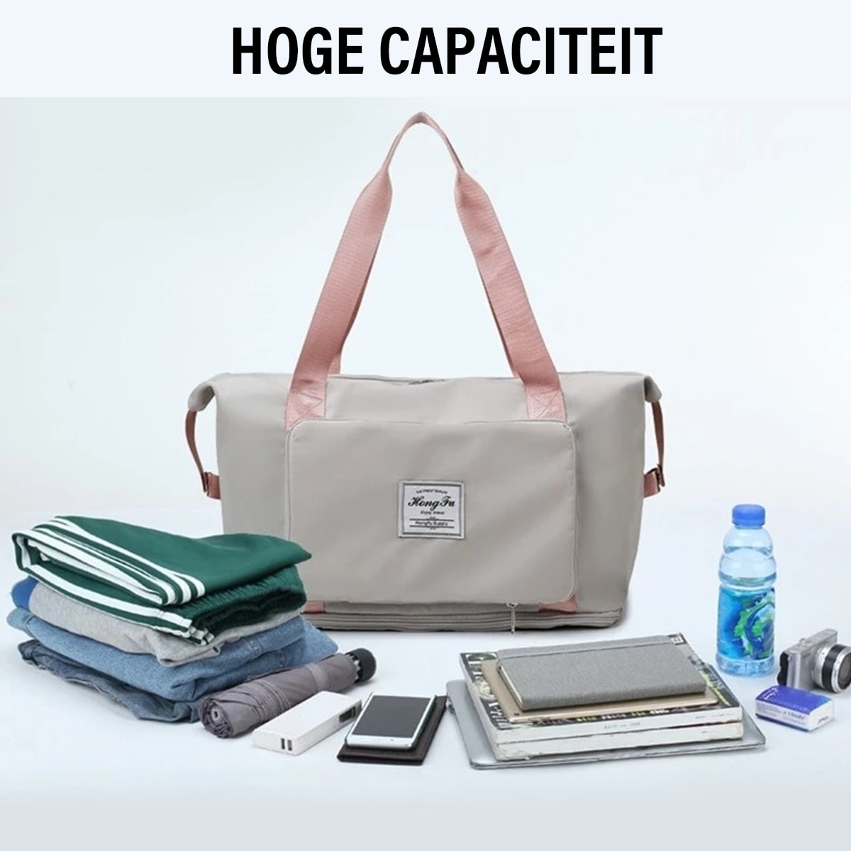sac de voyage extensible coloris gris montrant sa grande capacité et les affaires pouvant y entrer