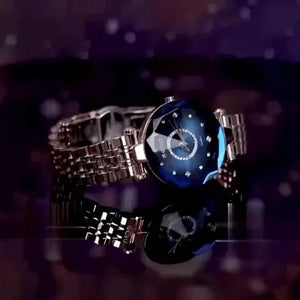 montre femme élégante en acier inoxydable or avec cadran bleu, animation en situation