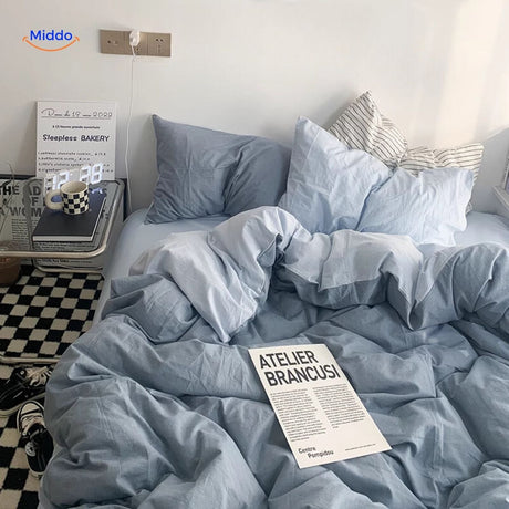 set de sommeil en coton gris foncé avec une atmosphère de chambre moderne et apaisante