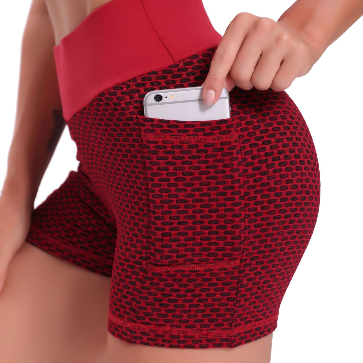 short de yoga taille haute coloris rouge, maintien gainant et taille haute ajustée