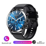 smartwatch noire avec cadran bleu et bracelet en caoutchouc noir, affichage du podomètre, batterie et jour