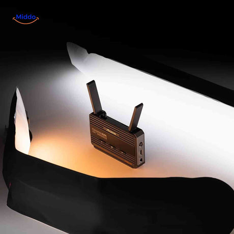 softbox LED gonflable positionnée pour un shooting produit professionnel en studio