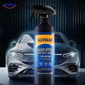 Flacon pulvérisateur Sopami™ de 500 ml à côté d’une voiture