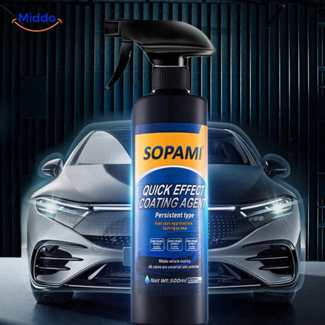 Flacon pulvérisateur Sopami™ de 500 ml à côté d’une voiture