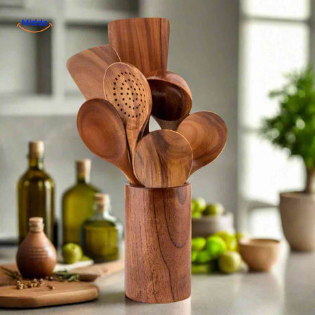 cuillères et spatules en bois dans leur porte-ustensiles, set complet pour la cuisine