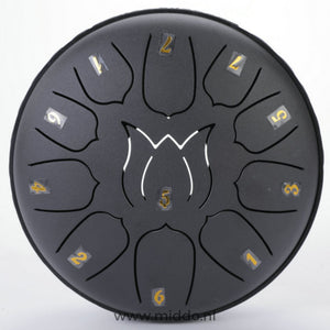 steel tongue drum noir 15 cm avec notes chiffrées sur fond blanc