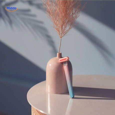 stylo ems fairyglow rose avec halo lumineux, traitement anti-âge pour un teint éclatant