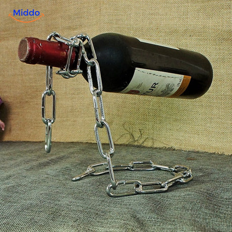 support bouteille de vin avec chaîne argentée, style minimaliste et moderne