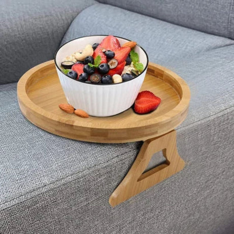 tablette pliante pour accoudoir avec bol de petit-déjeuner et salade de fruits en bambou