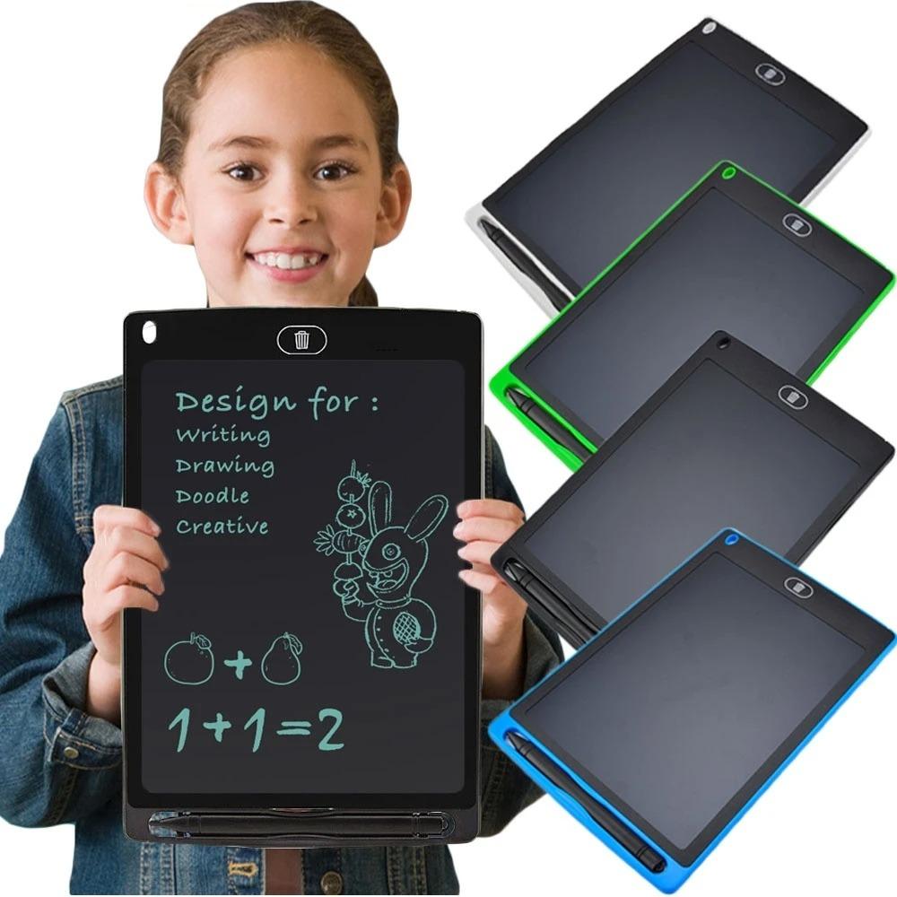 tablette lcd d'écriture tenue par une fille, idéale pour l'éducation et le jeu créatif