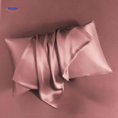 taie d'oreiller en satin rose, idéale pour préserver les cheveux la nuit