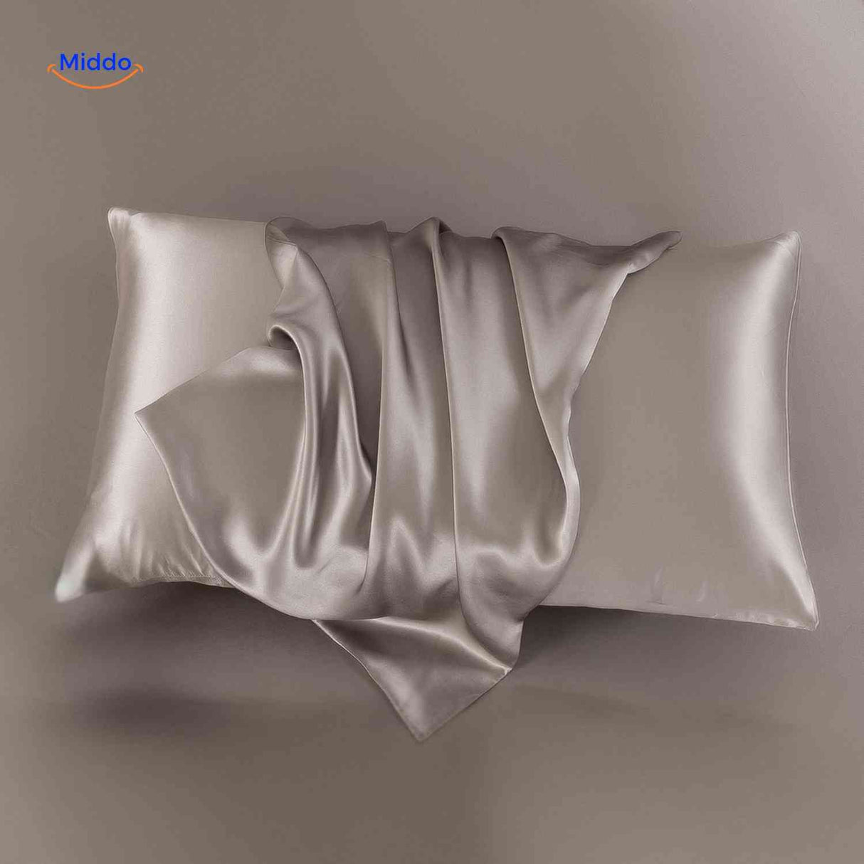 taie d'oreiller en satin taupe, élégante et douce pour la protection des cheveux